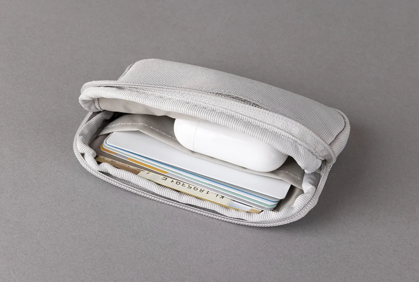 A Low Hill Basic Card Pouch