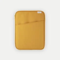 A Low Hill Basic 13 in. Pouch