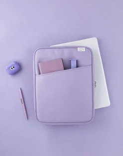 A Low Hill Basic 13 in. Pouch