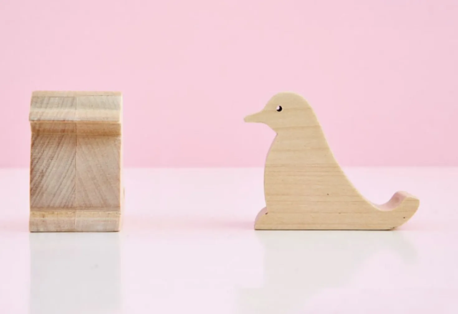Animal Wood Phone Stand