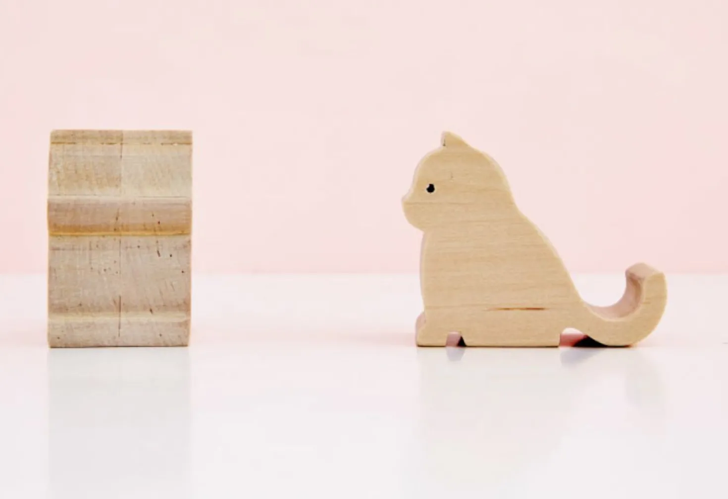 Animal Wood Phone Stand