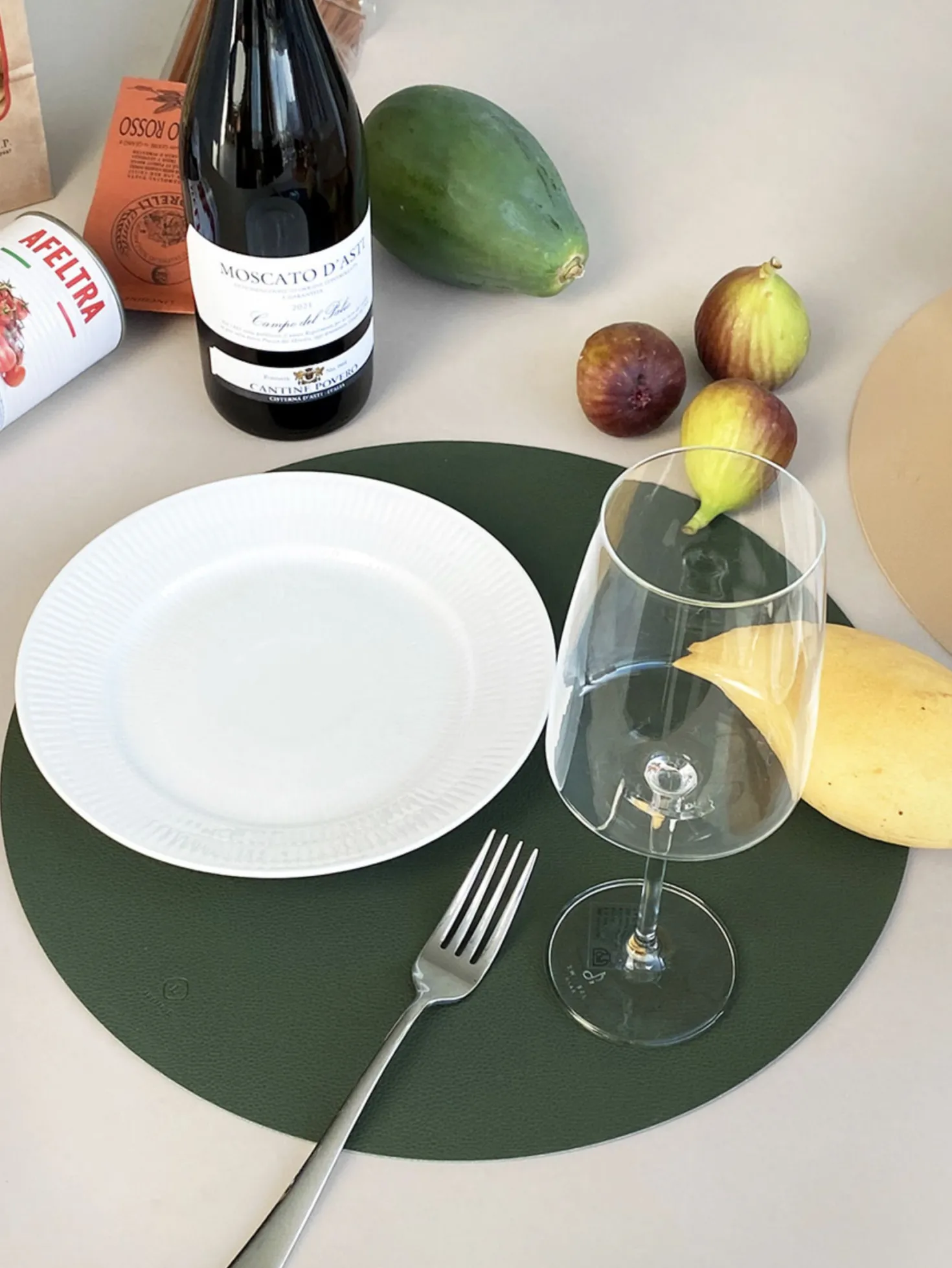 Circle Edge Leather Dining Placemat