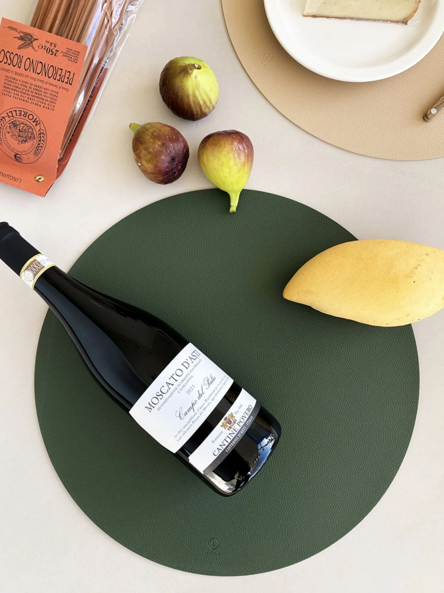 Circle Edge Leather Dining Placemat