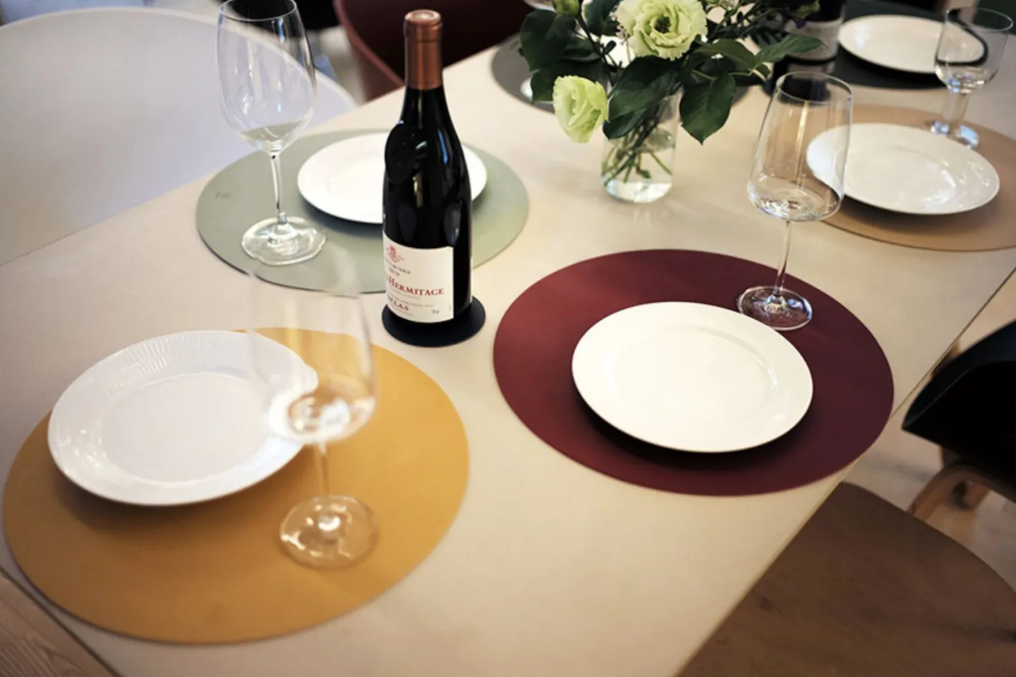 Circle Edge Leather Dining Placemat