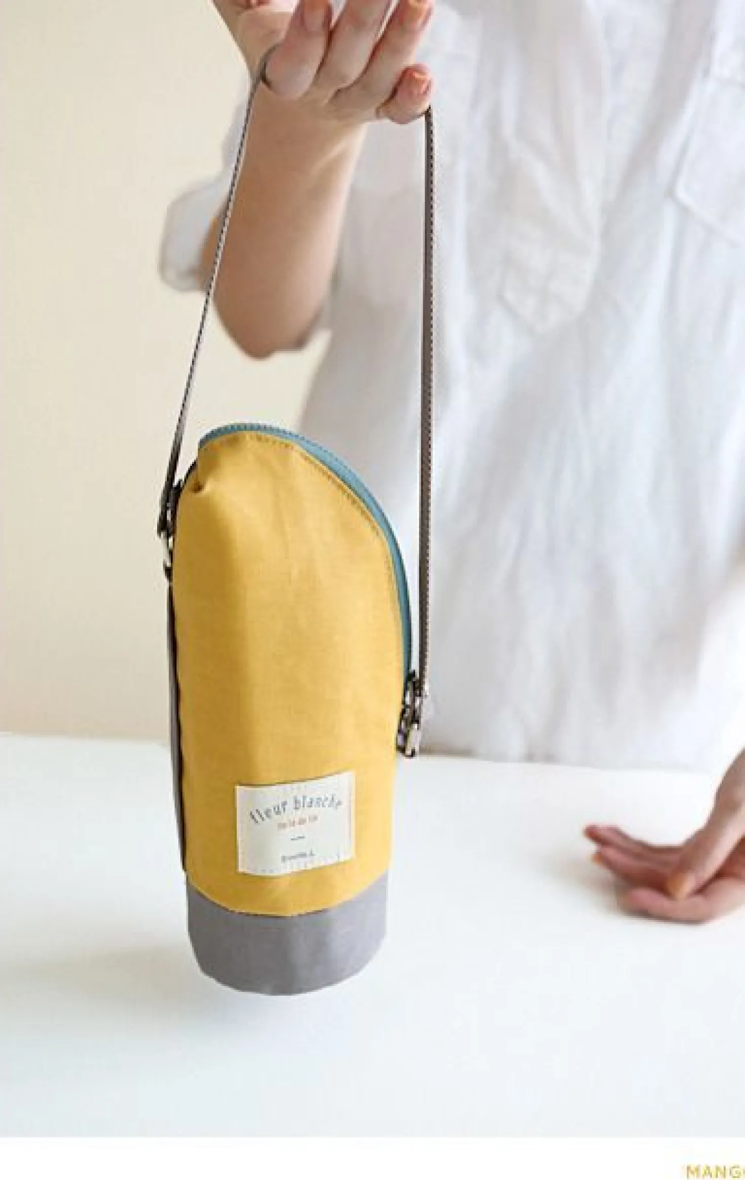 Fleur Blanche Bottle Pouch