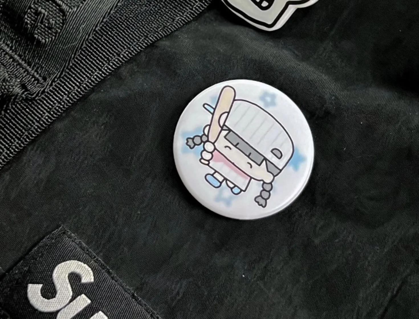 Hodu Girl Button Pin v2