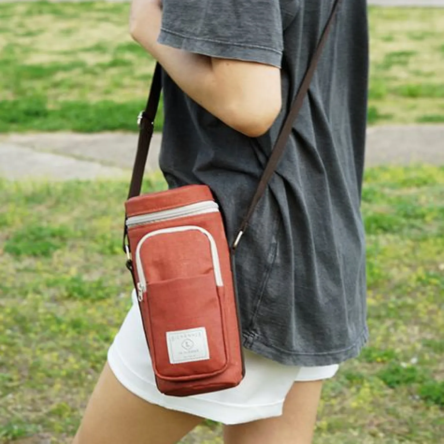 Le Flaneur Bottle Shoulder Pouch