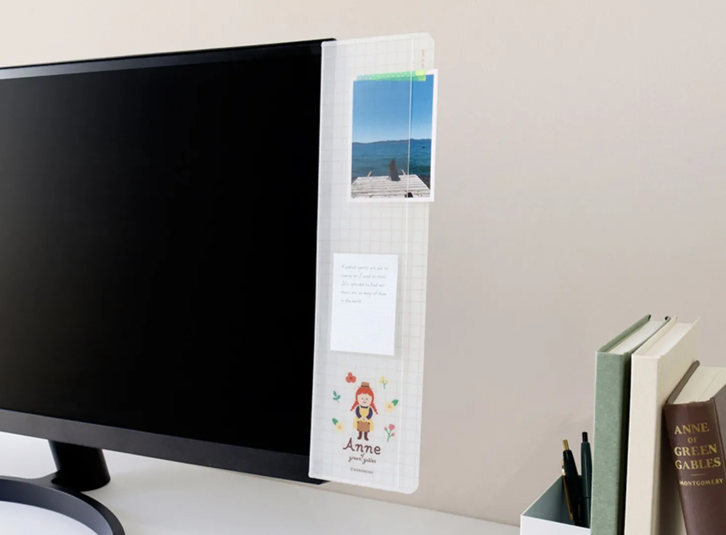 Literature Pocket Monitor Memo Board