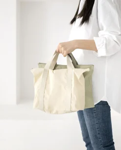 Medium Travelus Daily Tote v2