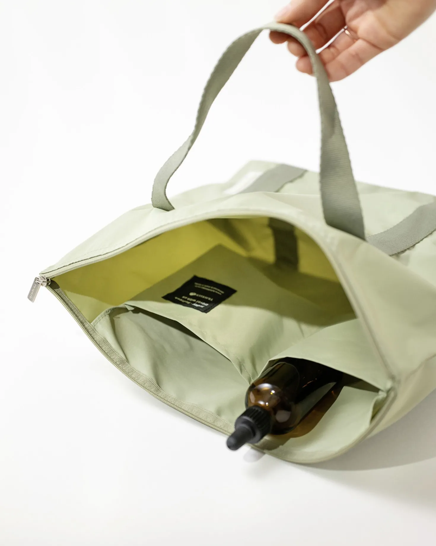Medium Travelus Daily Tote v2