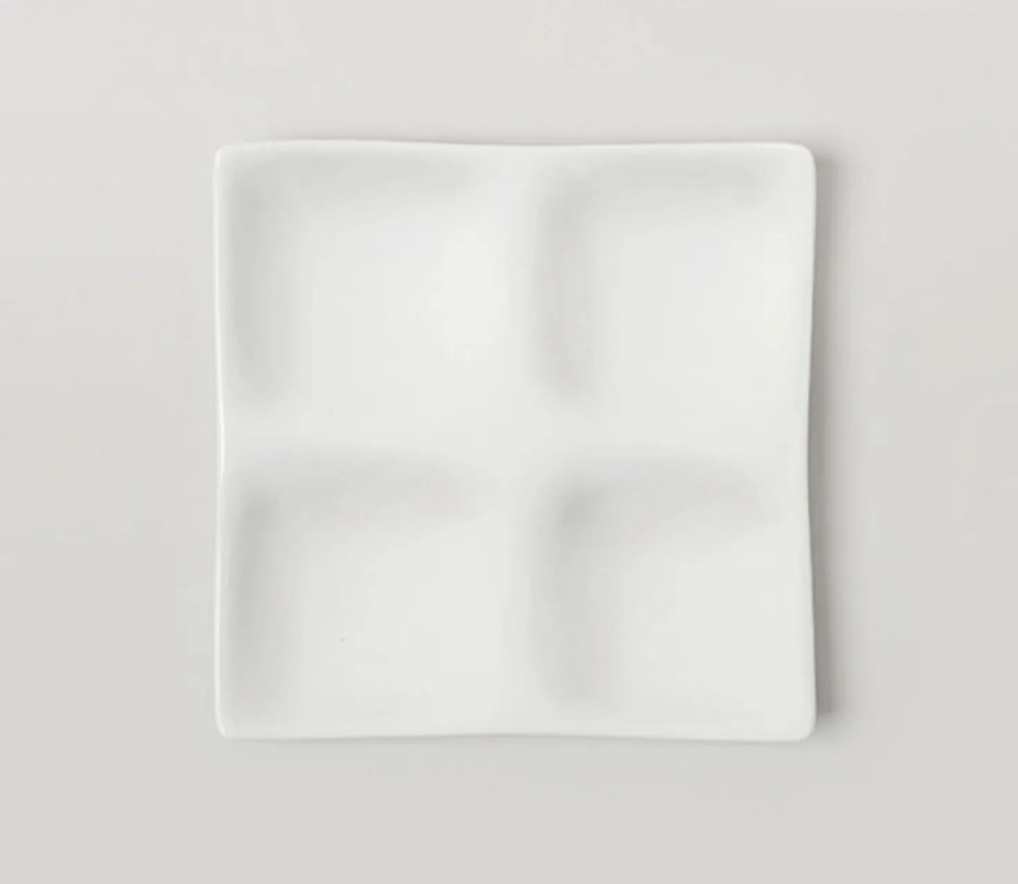 Mild White 4-Section Plate
