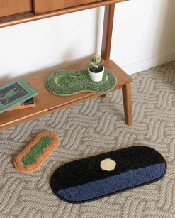 Small Life & Pieces Point Rug