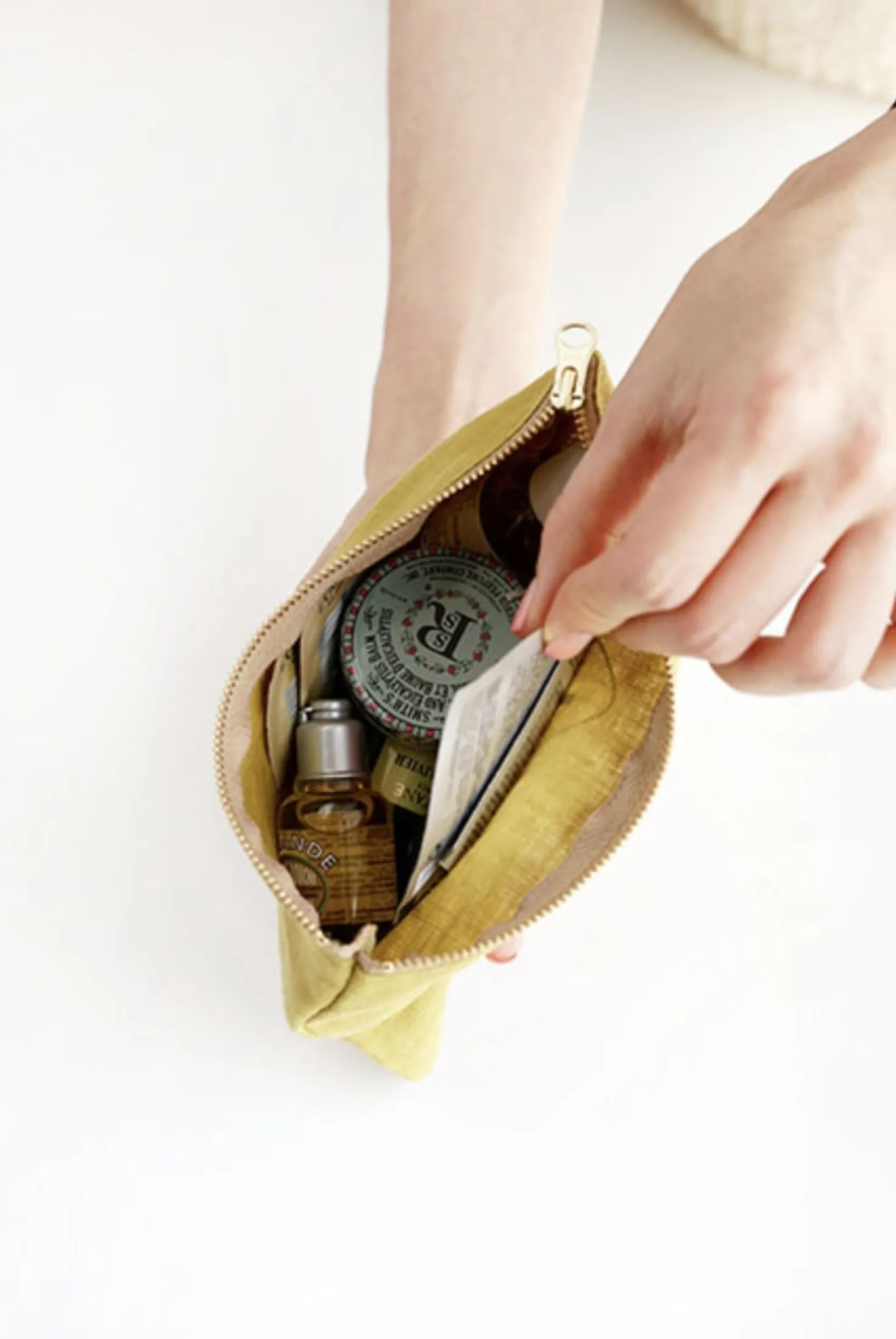 Small Linen Gold Zipper Pouch