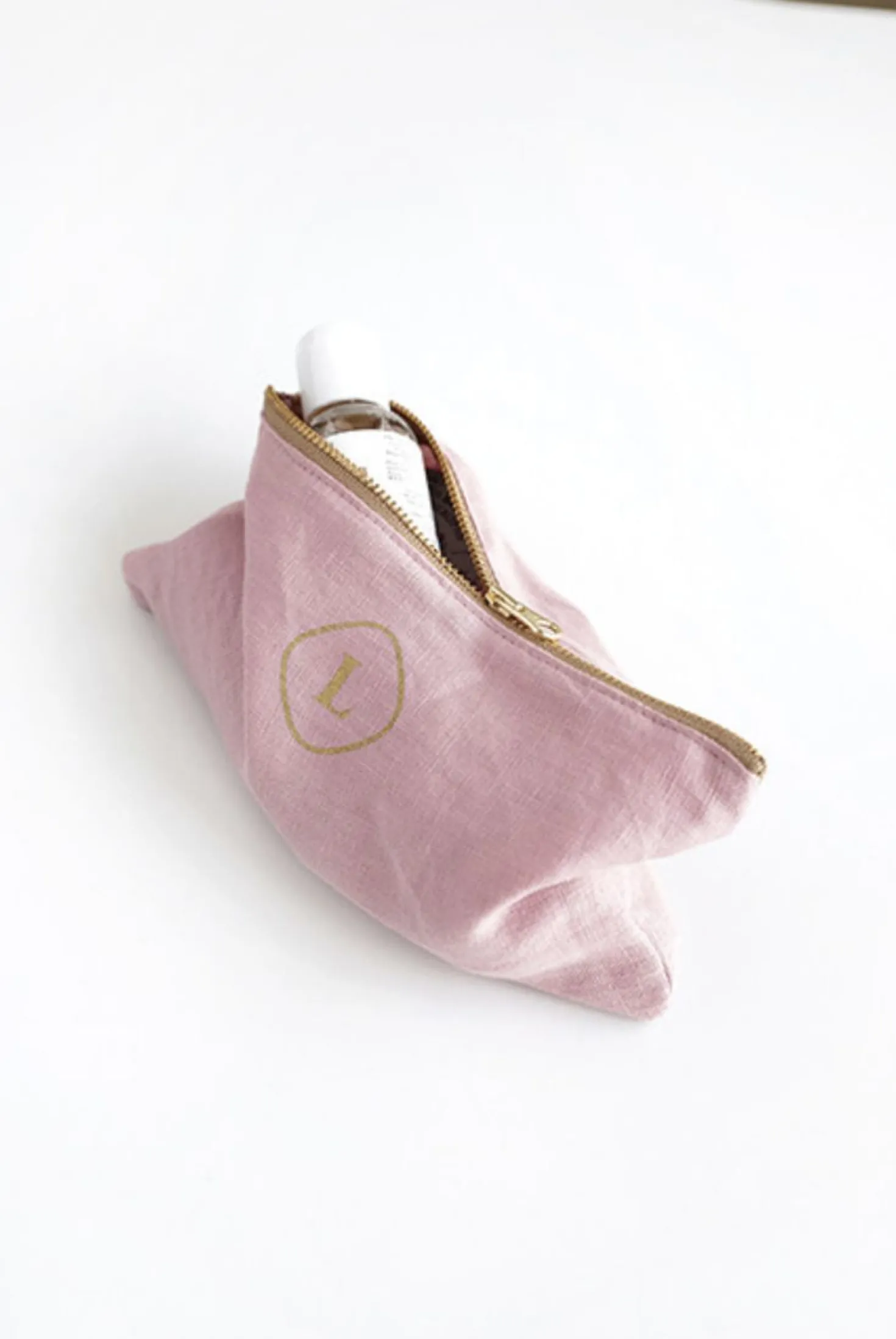 Small Linen Gold Zipper Pouch